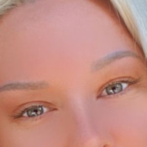 Meet your Posher, Stela